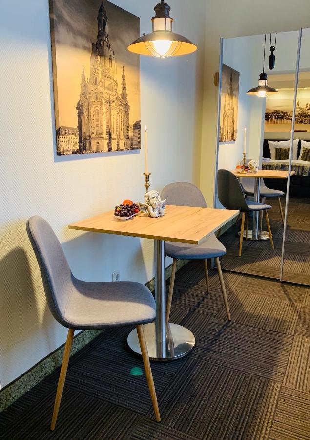Restaurant Und Pension Zur Puppenstube Штольпен Екстер'єр фото
